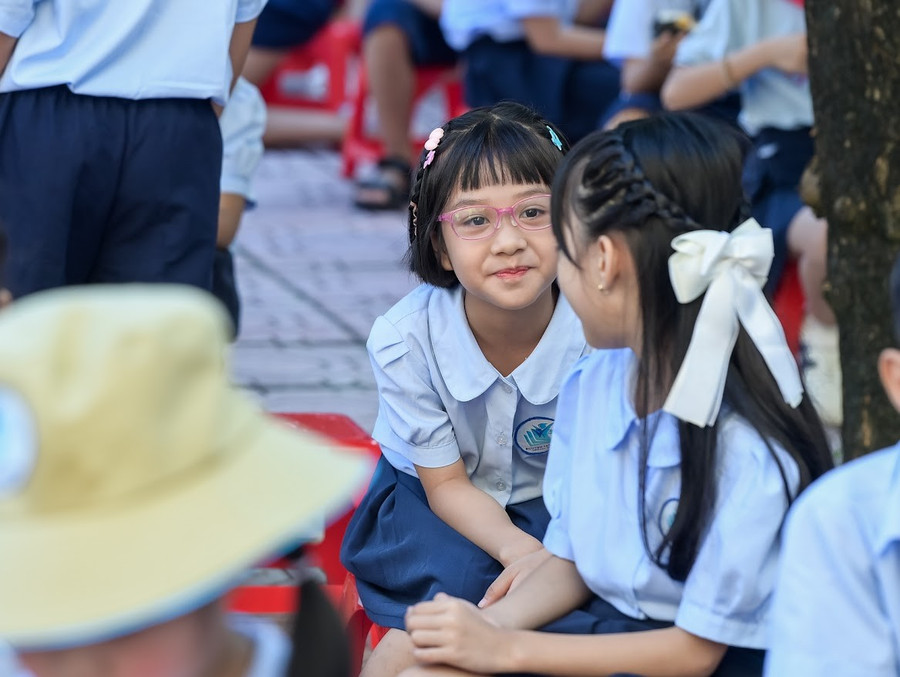 Khoảnh khắc hồn nhiên của học sinh lớp 1 trong ngày khai giảng- Ảnh 5.