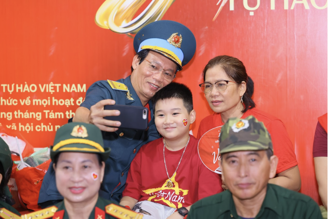 Đại lễ khép lại, một hành trình mới mở ra: Yêu nước từ những điều lặng thầm nhỏ bé- Ảnh 3. Đại lễ khép lại, một hành trình mới mở ra: Yêu nước từ những điều lặng thầm nhỏ bé- Ảnh 3.