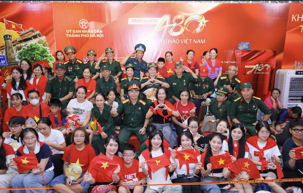 Đại lễ khép lại, một hành trình mới mở ra: Yêu nước từ những điều lặng thầm nhỏ bé- Ảnh 2. Đại lễ khép lại, một hành trình mới mở ra: Yêu nước từ những điều lặng thầm nhỏ bé- Ảnh 2.
