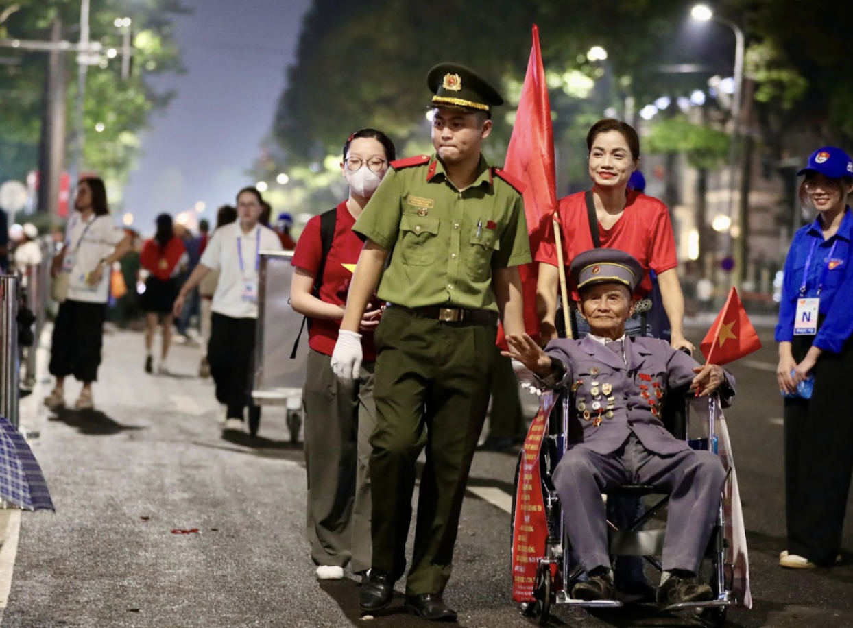 Đại lễ khép lại, một hành trình mới mở ra: Yêu nước từ những điều lặng thầm nhỏ bé- Ảnh 6. Đại lễ khép lại, một hành trình mới mở ra: Yêu nước từ những điều lặng thầm nhỏ bé- Ảnh 6.