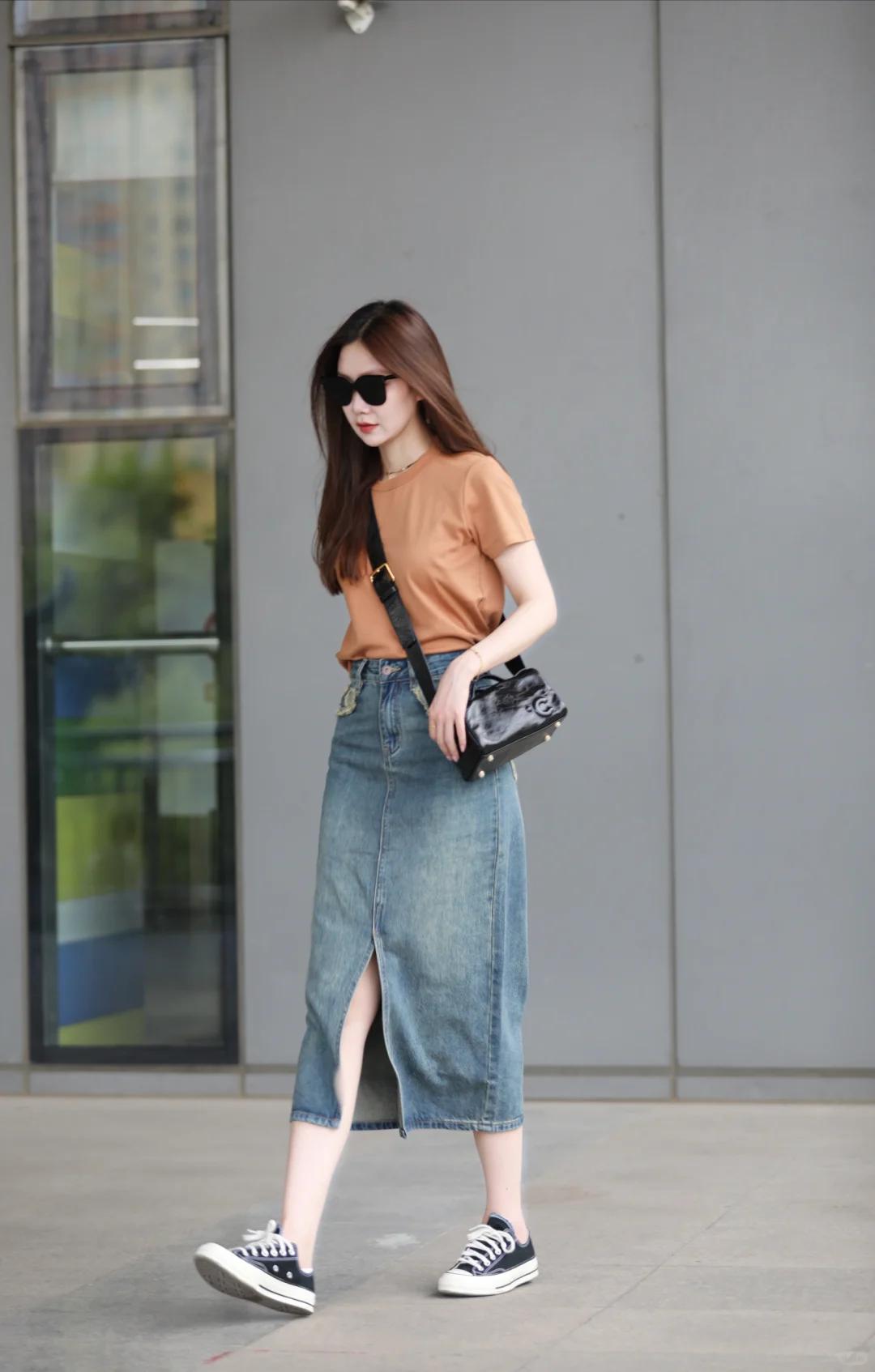 Vì sao váy denim lại là món đồ nên sắm? Câu trả lời gói gọn trong 2 chữ "hack tuổi"- Ảnh 13.