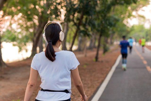 Tôi thấy mình trẻ hẳn ra ở tuổi 40 sau khi đi bộ kiểu này chỉ 1 tháng- Ảnh 3.