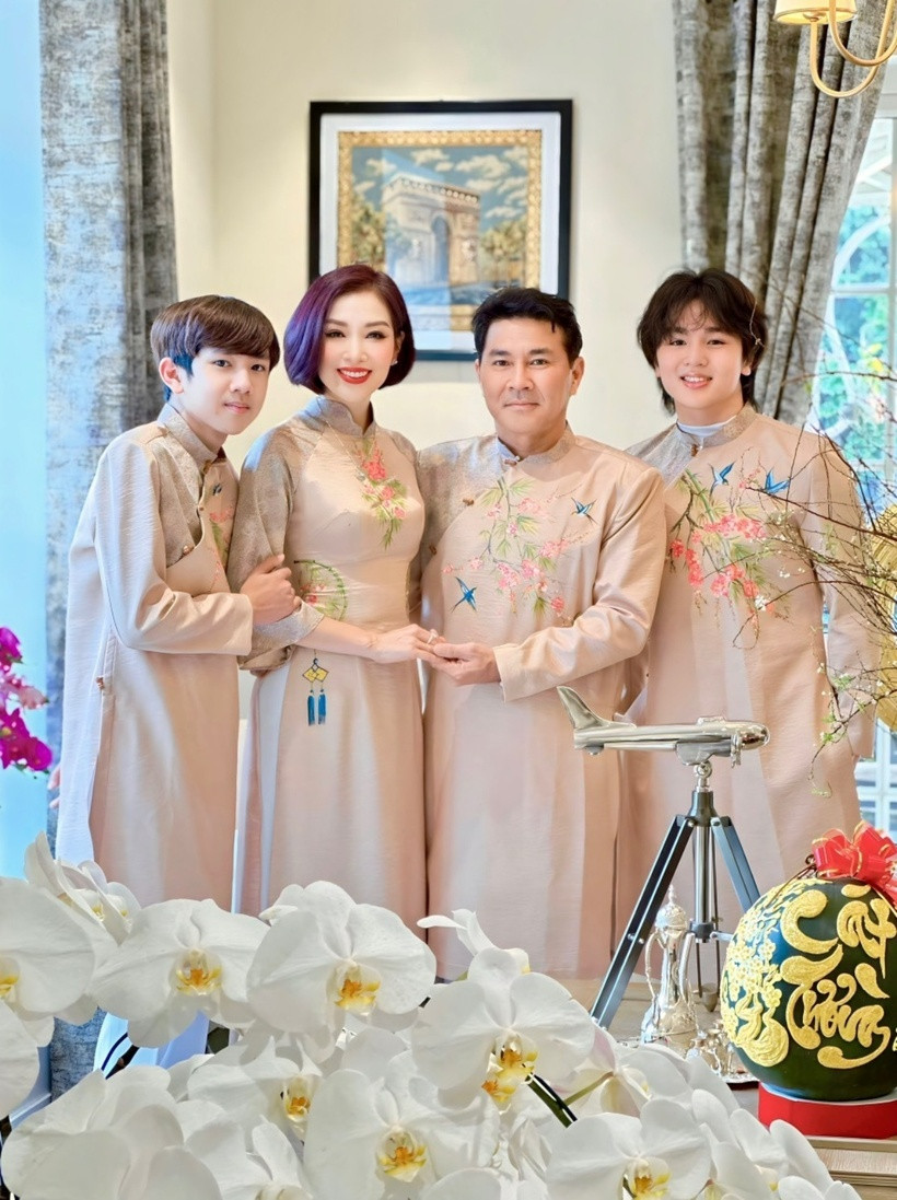 "Cô thư ký xinh đẹp" ở biệt thự 1000m², mua nhà từ Việt Nam sang Mỹ, sinh 2 con trai cho đại gia- Ảnh 2.