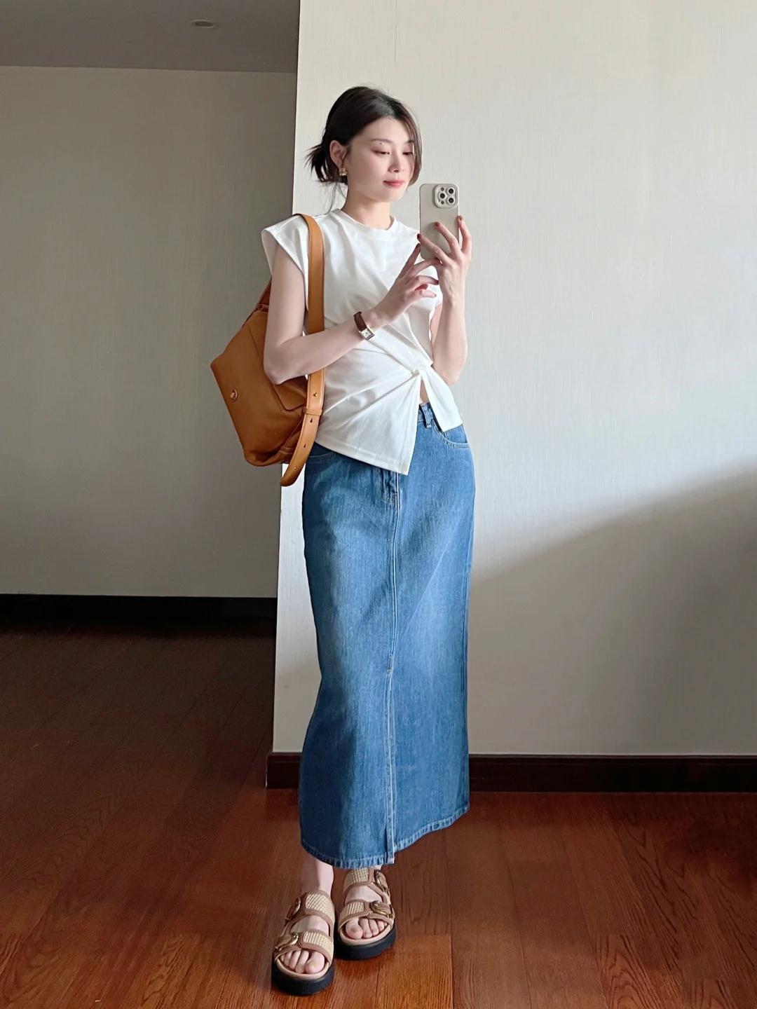 Vì sao váy denim lại là món đồ nên sắm? Câu trả lời gói gọn trong 2 chữ "hack tuổi"- Ảnh 4.