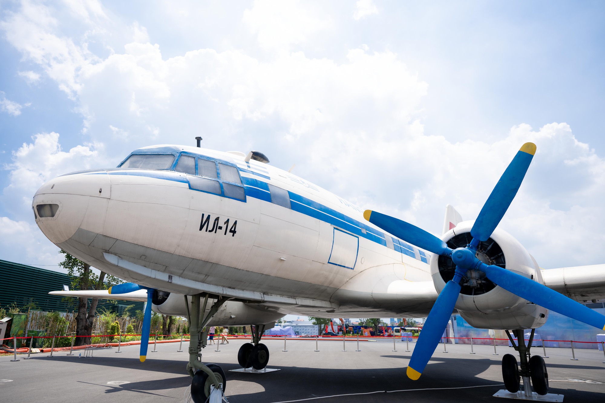 Cận cảnh từng chi tiết của huyền thoại IL-14: Chiếc chuyên cơ đã đưa Bác Hồ bay khắp muôn nơi- Ảnh 4.