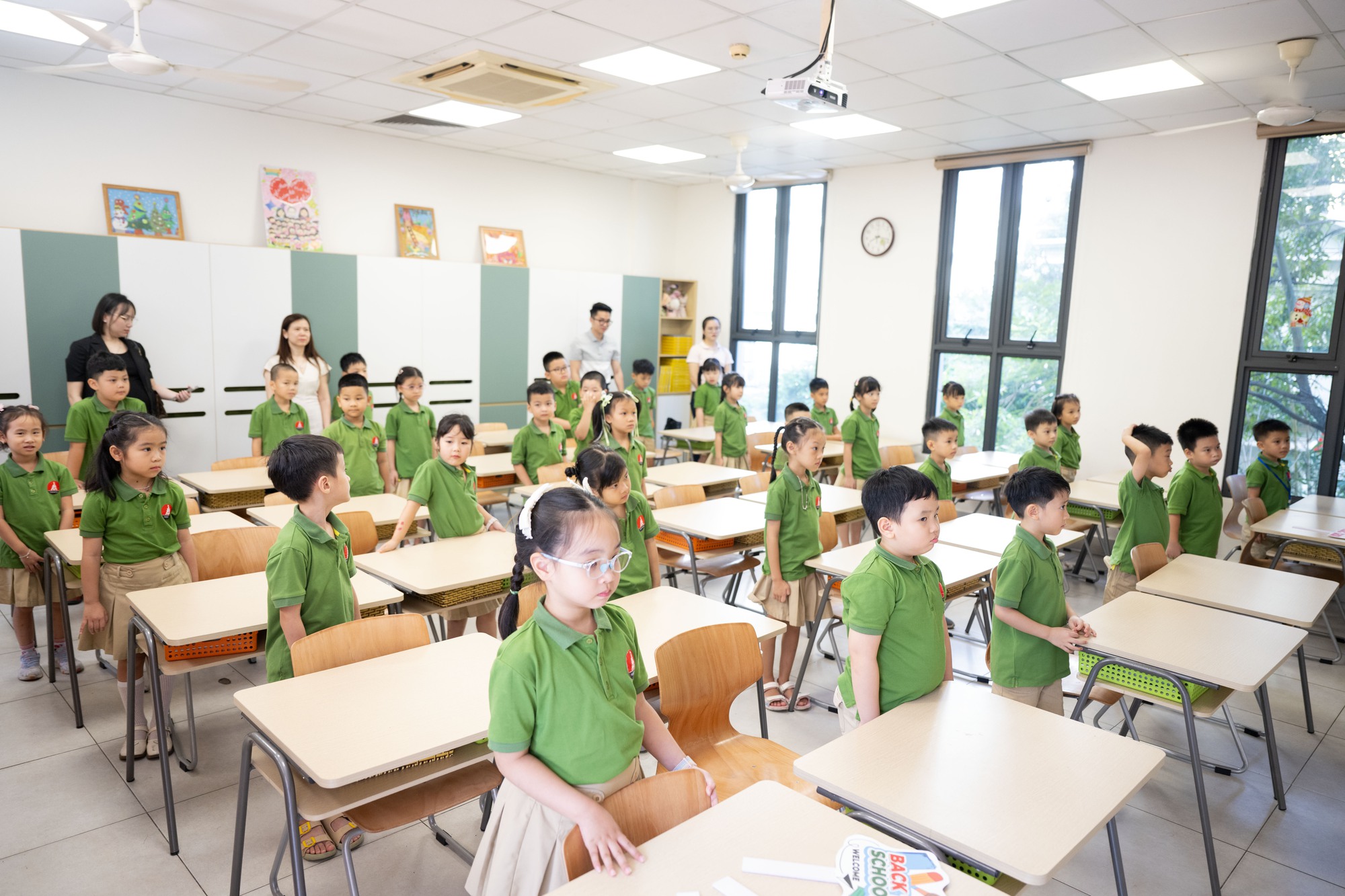 Spotlight lễ khai giảng 2025 thuộc về khối học sinh tiểu học: Combo khóc - cười - ngáp đủ hết!- Ảnh 5.