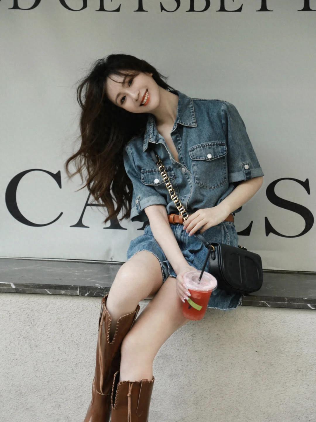 Vì sao váy denim lại là món đồ nên sắm? Câu trả lời gói gọn trong 2 chữ "hack tuổi"- Ảnh 1.