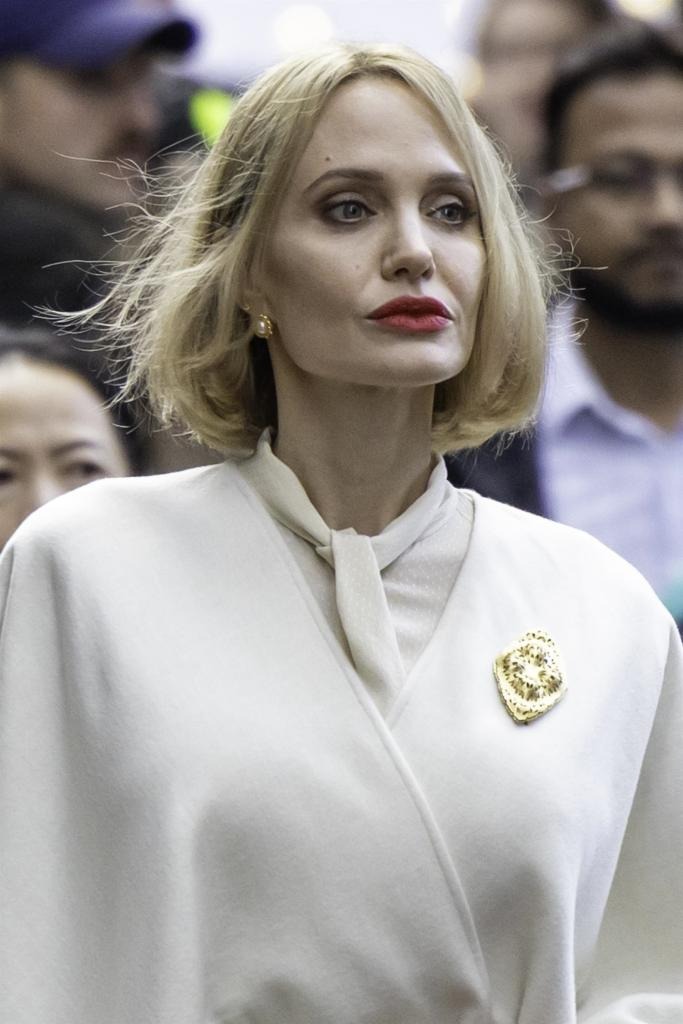 Đây mà là Angelina Jolie sao?- Ảnh 1.