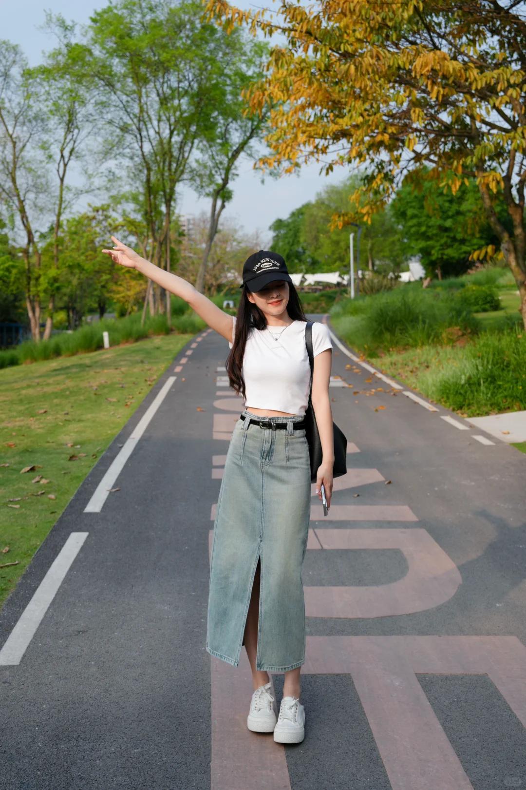 Vì sao váy denim lại là món đồ nên sắm? Câu trả lời gói gọn trong 2 chữ "hack tuổi"- Ảnh 7.