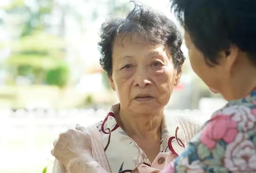 Mẹ chuyển hết 6,2 tỷ đồng tiền đến bù đất cho con dâu, 6 con ruột trắng tay liền kiện đòi thừa kế: Tòa án tuyên bố “không có cơ sở để đòi quyền lợi”- Ảnh 1.