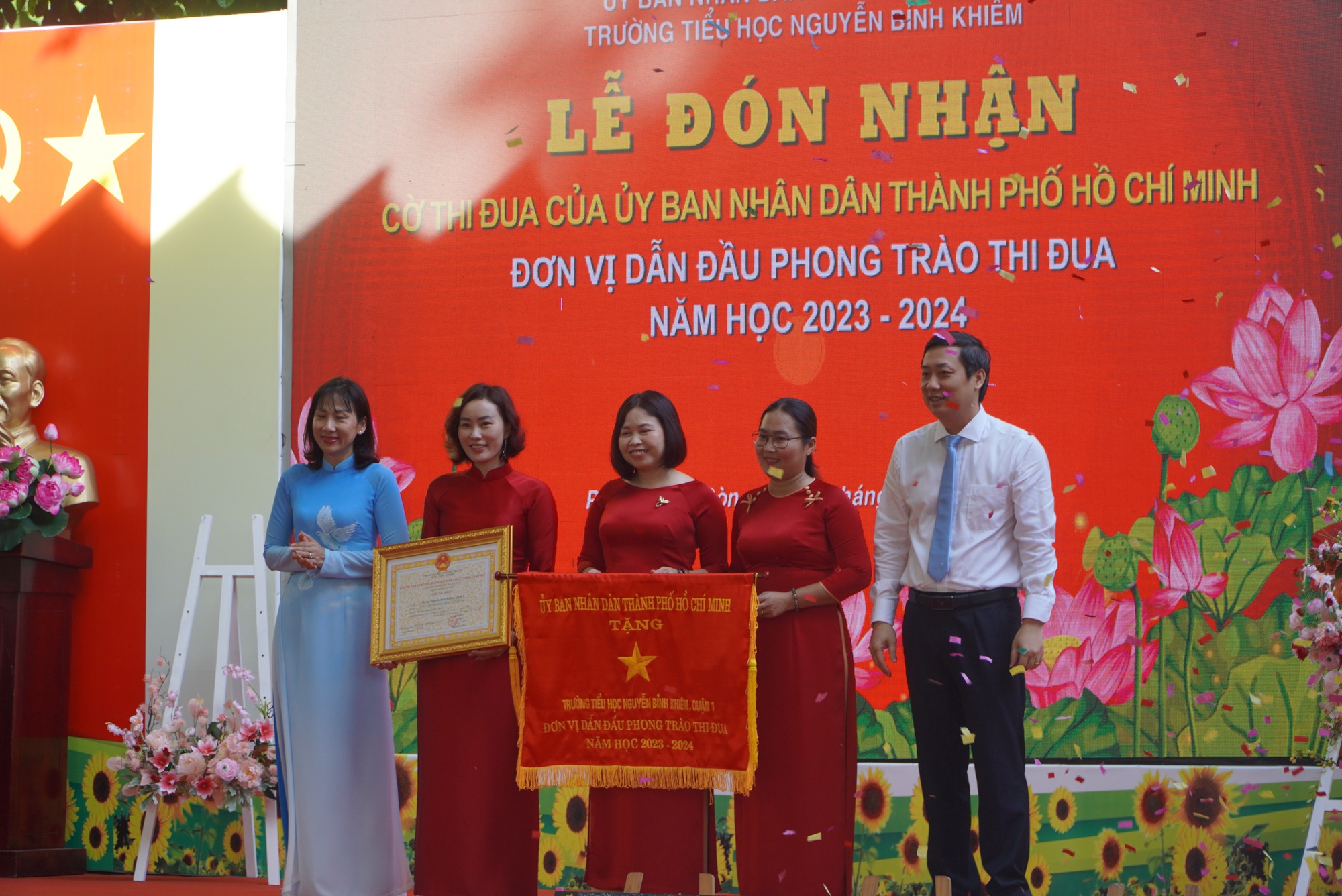 Nhiều cảm xúc trong ngày khai giảng đặc biệt của học sinh đầu cấp- Ảnh 2.
