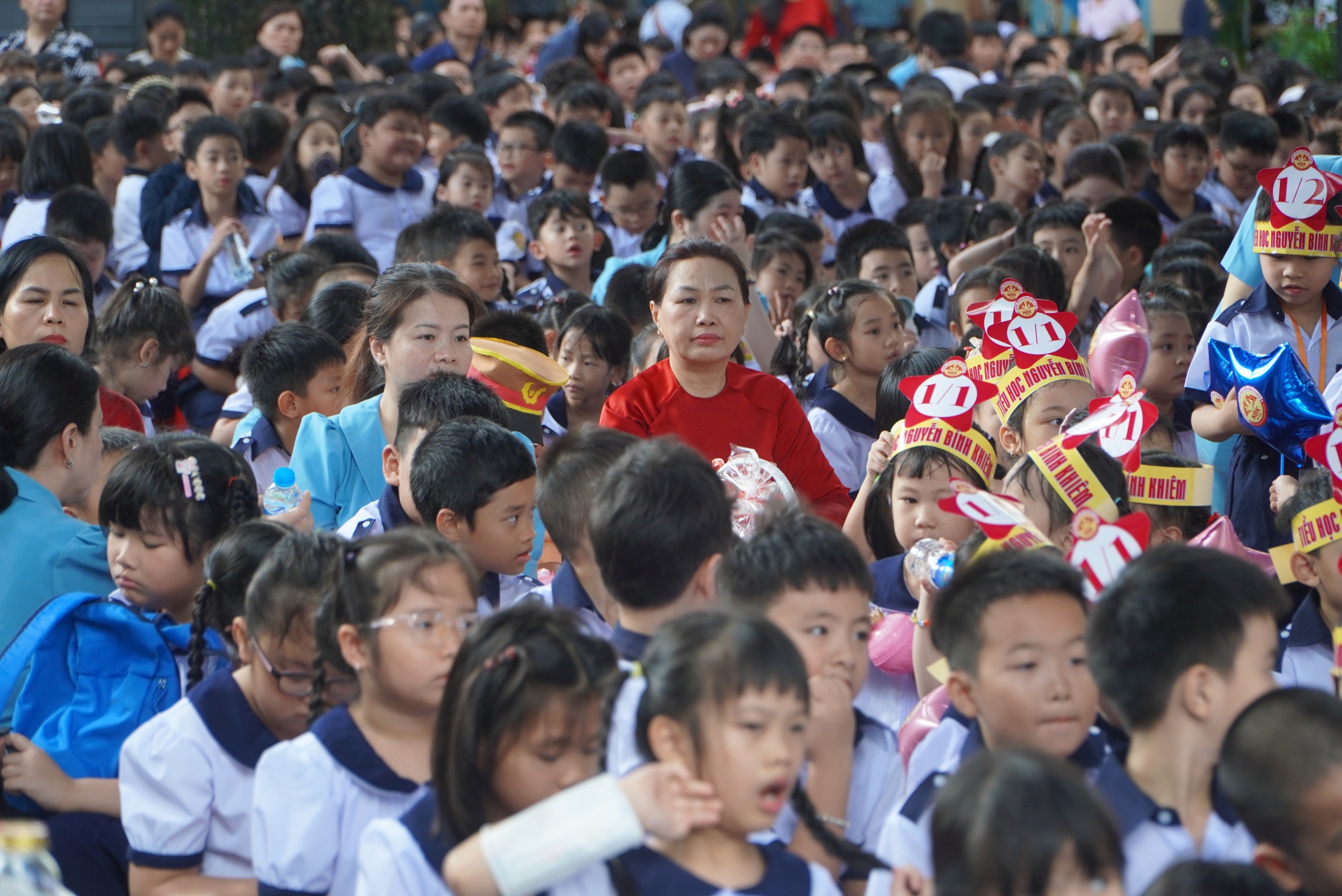 Nhiều cảm xúc trong ngày khai giảng đặc biệt của học sinh đầu cấp- Ảnh 7.