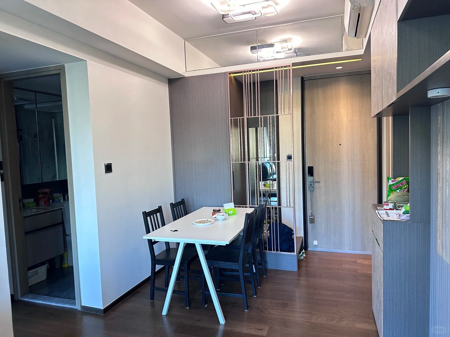 Cô gái sống 6 năm trong căn hộ 28m² với giá thuê 100 triệu/tháng: Nhỏ bé nhưng đầy bình yên- Ảnh 2.