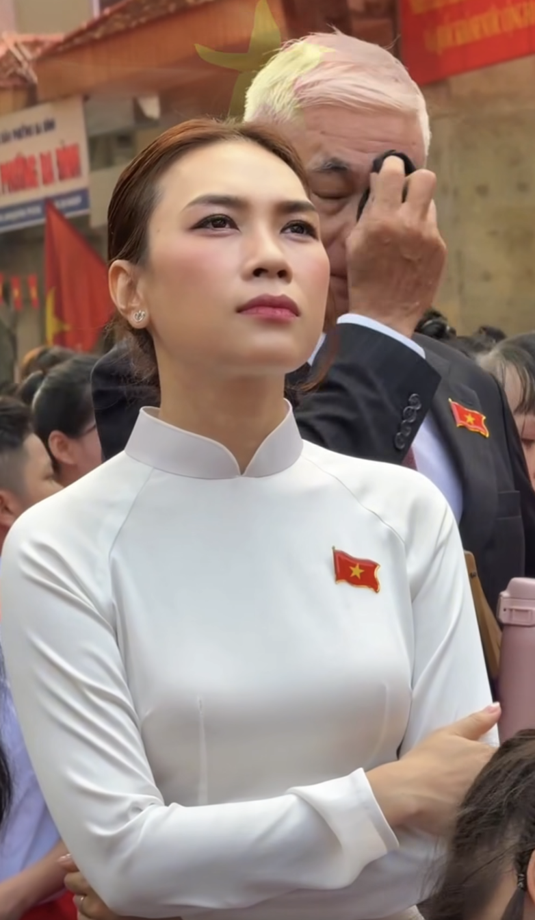 5 giây gây sốt của Mỹ Tâm: Rưng rưng trực trào nước mắt khi nghe ca khúc hot nhất Đại lễ 2/9- Ảnh 3.