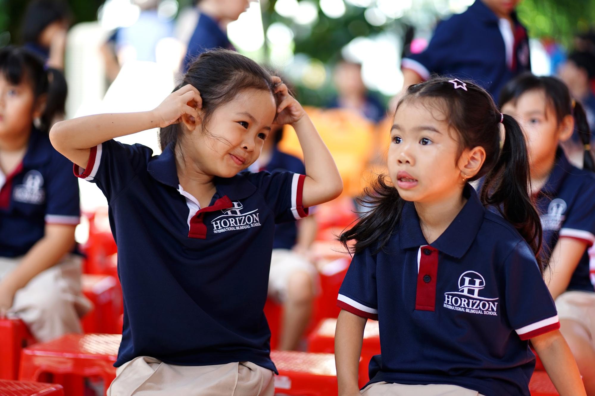 Spotlight lễ khai giảng 2025 thuộc về khối học sinh tiểu học: Combo khóc - cười - ngáp đủ hết!- Ảnh 17.