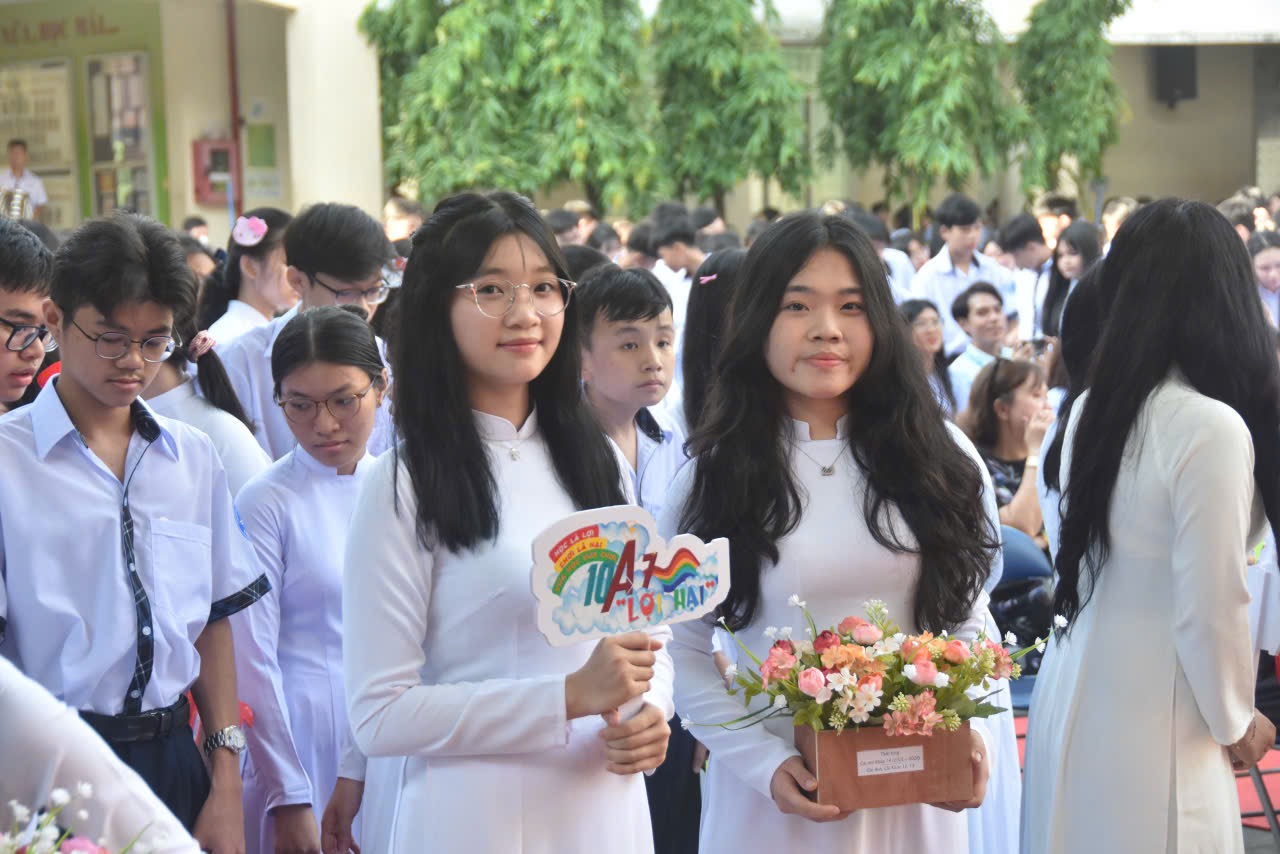 Nhiều cảm xúc trong ngày khai giảng đặc biệt của học sinh đầu cấp- Ảnh 20.