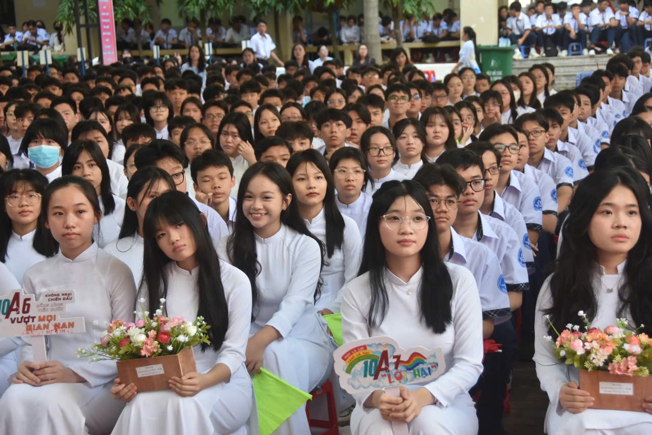 Nhiều cảm xúc trong ngày khai giảng đặc biệt của học sinh đầu cấp- Ảnh 18.