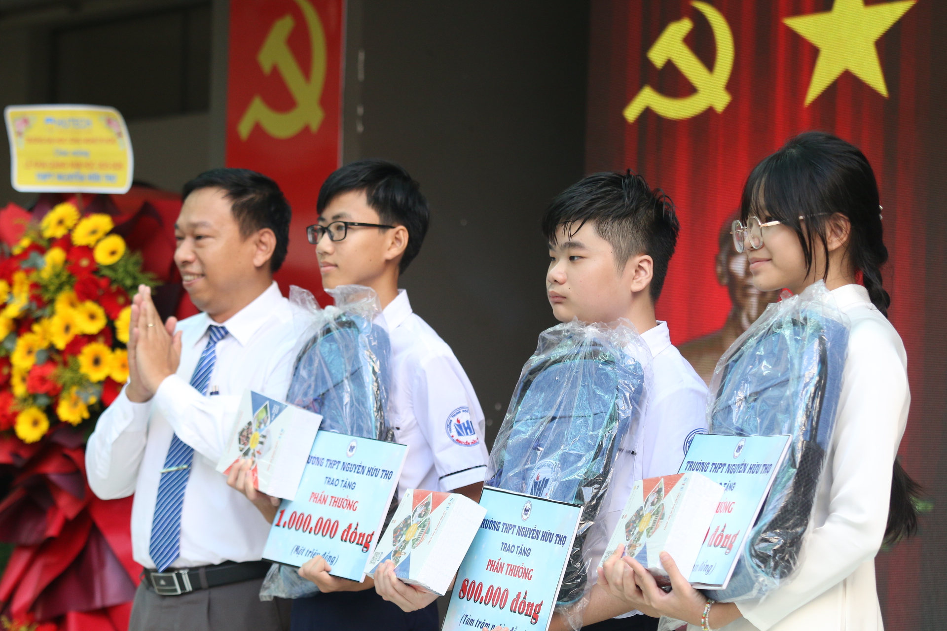 Nhiều cảm xúc trong ngày khai giảng đặc biệt của học sinh đầu cấp- Ảnh 13.