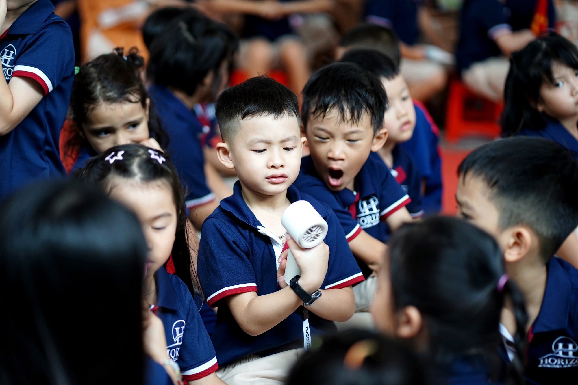 Spotlight lễ khai giảng 2025 thuộc về khối học sinh tiểu học: Combo khóc - cười - ngáp đủ hết!- Ảnh 19.