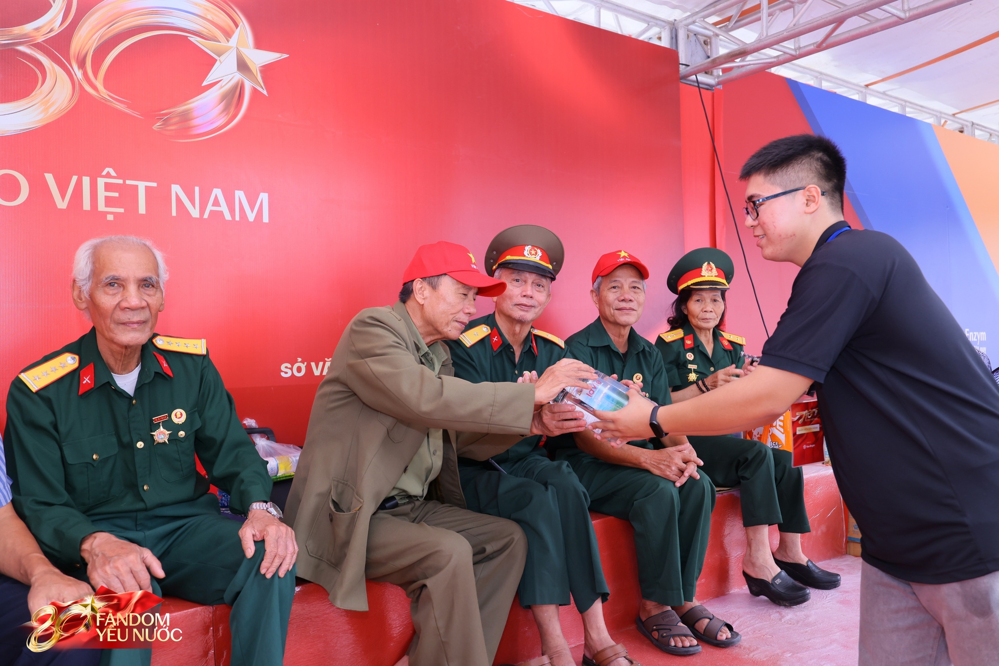 Những hình ảnh đẹp tại trạm khách A80 Tự Hào Việt Nam - Dấu ấn ấm áp trong ngày Quốc khánh- Ảnh 5.