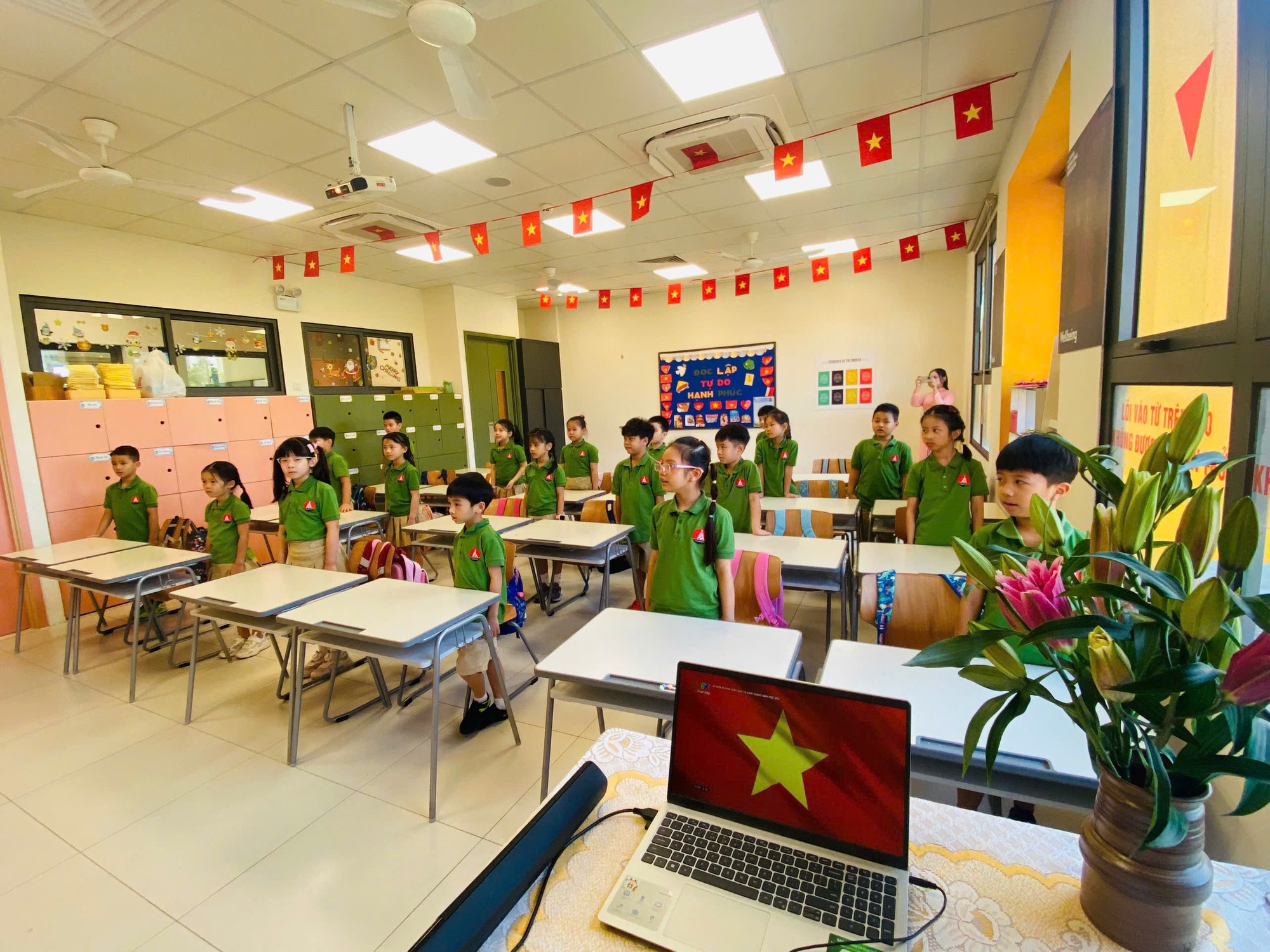 Spotlight lễ khai giảng 2025 thuộc về khối học sinh tiểu học: Combo khóc - cười - ngáp đủ hết!- Ảnh 14.