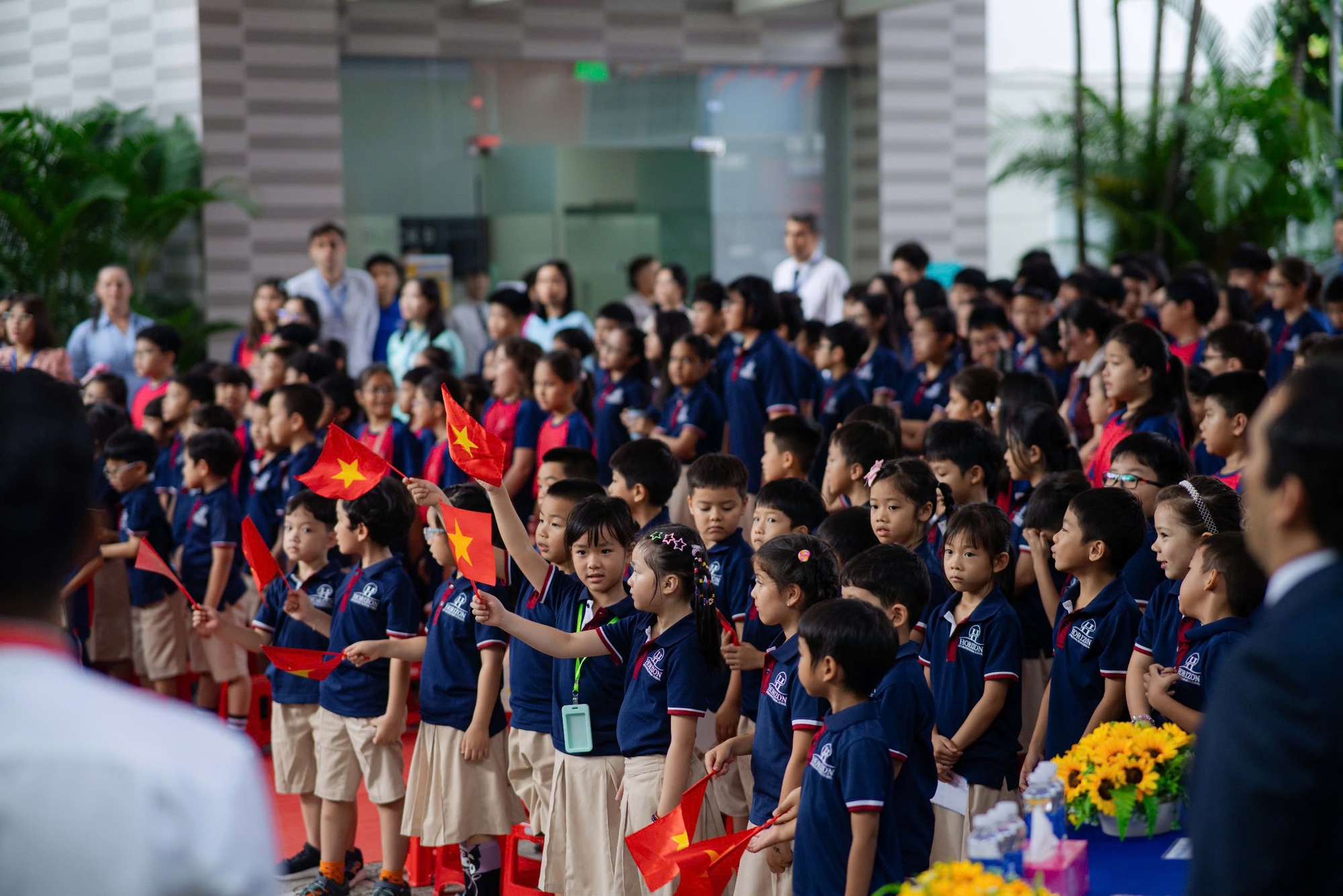 Spotlight lễ khai giảng 2025 thuộc về khối học sinh tiểu học: Combo khóc - cười - ngáp đủ hết!- Ảnh 20.