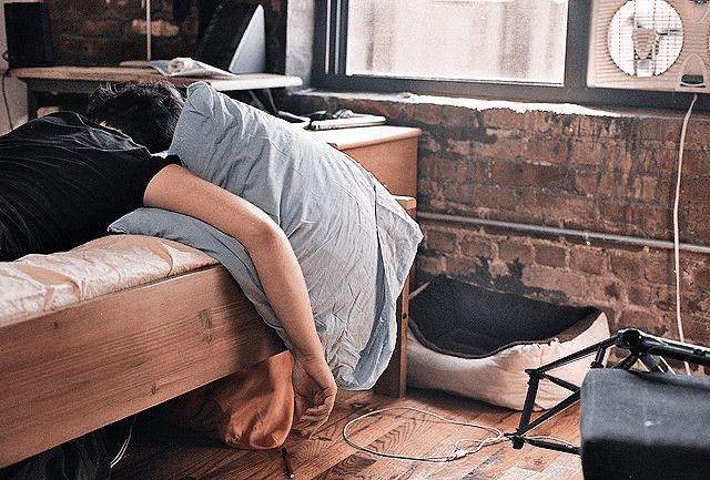 Trên giường có 3 thứ này, người đàn ông khó lòng mà khá lên được- Ảnh 1.