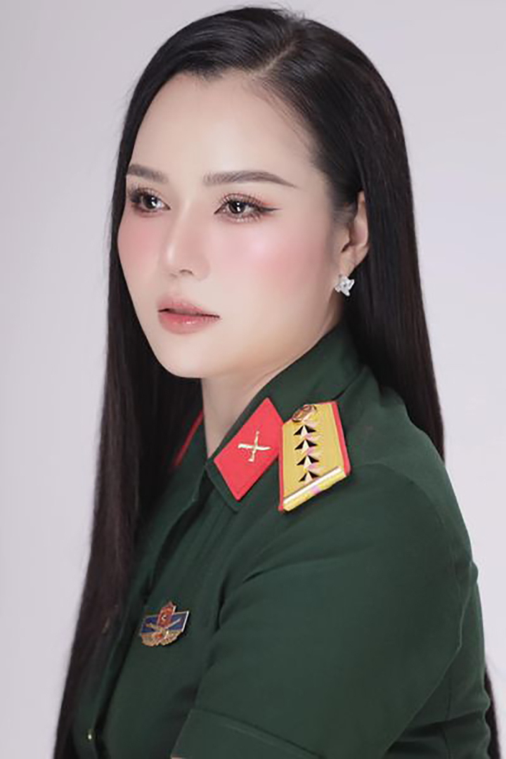 Sắc vóc không kém hoa hậu của Thiếu tá làm MC thuyết minh ở đại lễ 30/4 và 2/9- Ảnh 3.