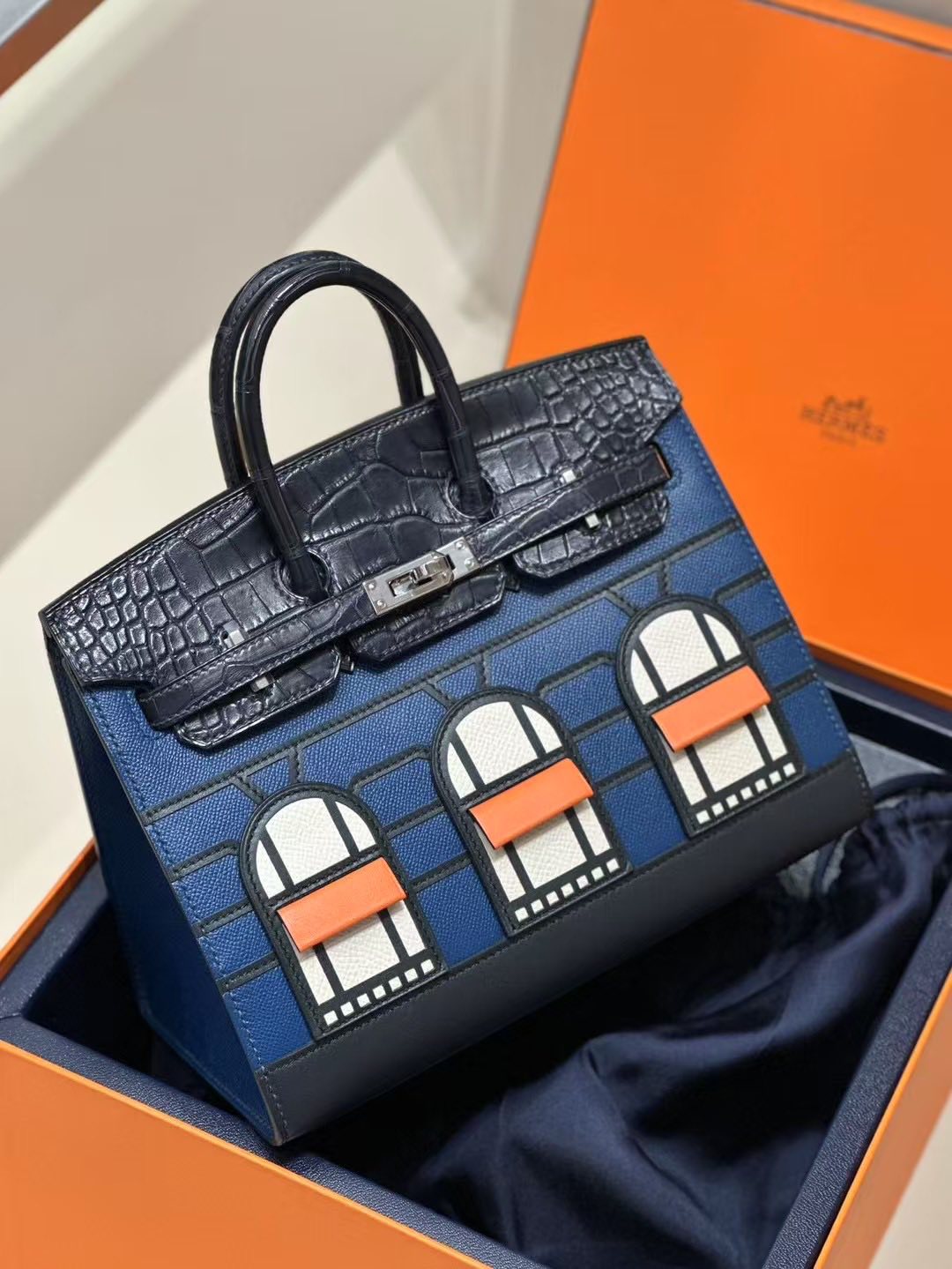 Lisa khiến truyền thông Mỹ dậy sóng vì chiếc túi Hermès 8 tỷ- Ảnh 3.