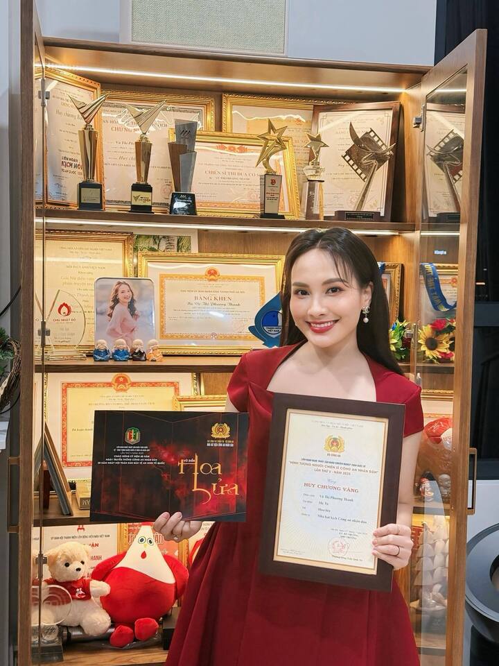 Xa màn ảnh, mỹ nhân phim giờ vàng VTV giờ là Thượng úy công an, U40 viên mãn- Ảnh 2.