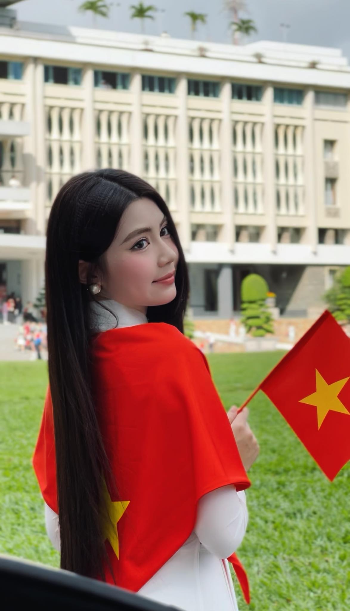 Ái nữ MC Quyền Linh khoe chân dài, dáng xinh, diện đồ bóng rổ rộng thùng thình vẫn xinh bất chấp- Ảnh 4.