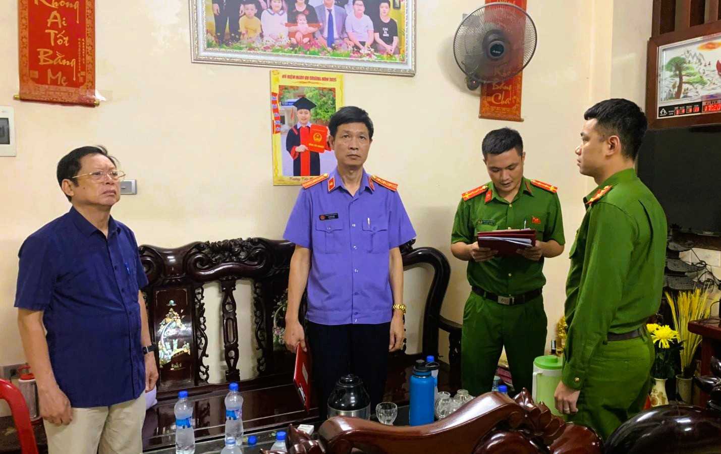 Bắt 2 lãnh đạo doanh nghiệp câu kết với trùm giang hồ Ý "ẻng"- Ảnh 1. Bắt 2 lãnh đạo doanh nghiệp câu kết với trùm giang hồ Ý "ẻng"- Ảnh 1.