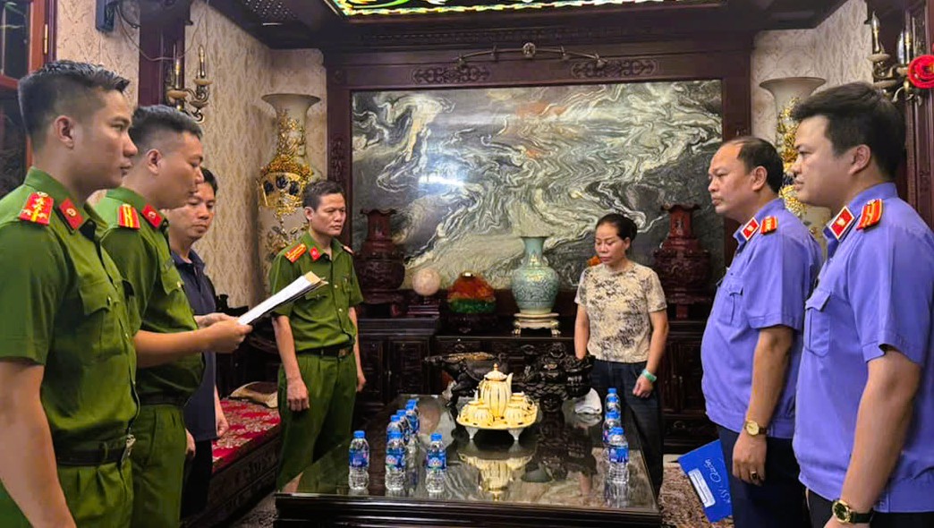 Bắt 2 lãnh đạo doanh nghiệp câu kết với trùm giang hồ Ý "ẻng"- Ảnh 3. Bắt 2 lãnh đạo doanh nghiệp câu kết với trùm giang hồ Ý "ẻng"- Ảnh 3.