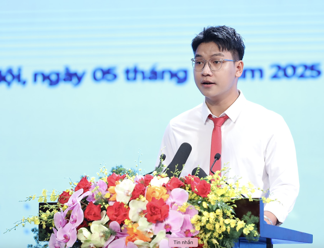 Nam sinh đại diện học sinh, sinh vi&ecirc;n cả nước ph&aacute;t biểu trong buổi khai giảng h&ocirc;m nay: Học 1 ng&agrave;nh hot, cả nước đang thiếu nh&acirc;n sự!- Ảnh 1.