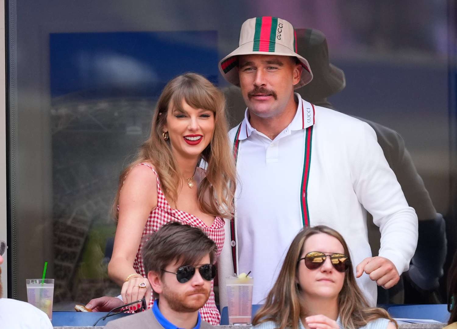 Travis Kelce lộ diện sau lời cầu hôn triệu đô, bảnh thế này bảo sao Taylor Swift mê mệt!- Ảnh 5.