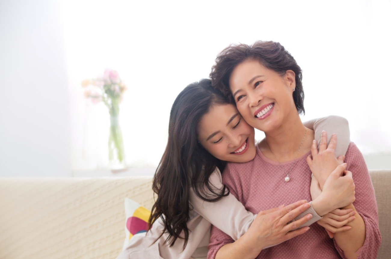 5 năm sống tằn tiện để mỗi tháng có đủ 10 triệu gửi về cho mẹ, con gái bật khóc khi biết sự thật: "Con không thể chấp nhận"- Ảnh 1. 5 năm sống tằn tiện để mỗi tháng có đủ 10 triệu gửi về cho mẹ, con gái bật khóc khi biết sự thật: "Con không thể chấp nhận"- Ảnh 1.
