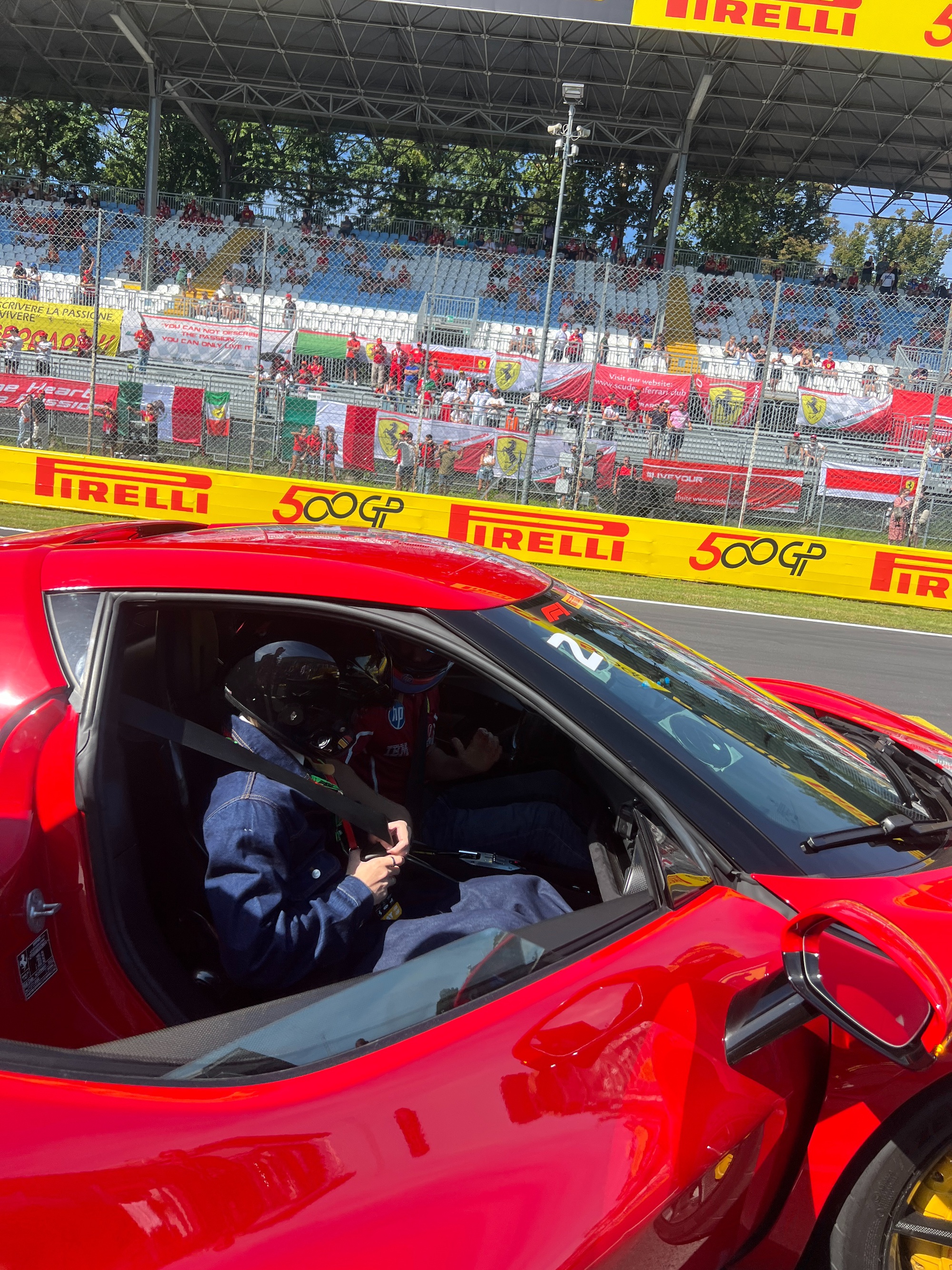 Quang Hùng MasterD tại F1 Grand Prix x Ferrari ở Ý: Visual Quang Hùng MasterD tại F1 Grand Prix x Ferrari ở Ý: Visual