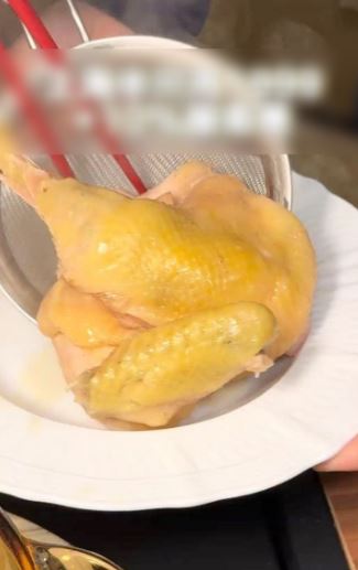 Khách ăn nửa con gà hết 7 triệu đồng: Phía nhà hàng giải thích- Ảnh 2. Khách ăn nửa con gà hết 7 triệu đồng: Phía nhà hàng giải thích- Ảnh 2.