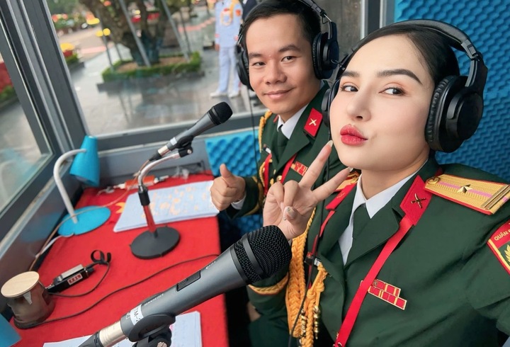 Sắc vóc không kém hoa hậu của Thiếu tá làm MC thuyết minh ở đại lễ 30/4 và 2/9- Ảnh 5.