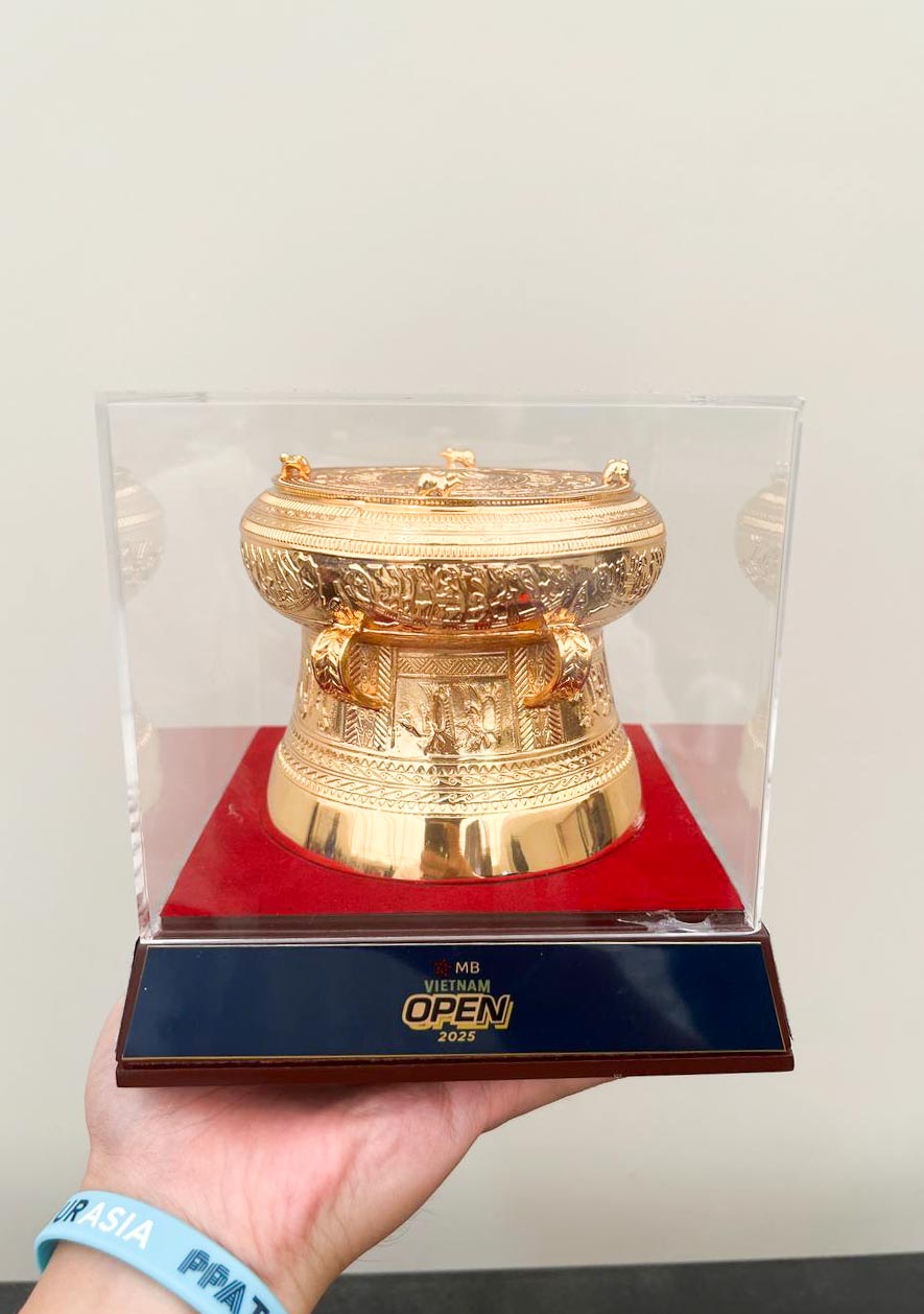 Hé lộ cúp vàng Giải Pickleball PPA Tour Asia 2025: Đẹp choáng ngợp, lại đậm chất Việt Nam!- Ảnh 1.