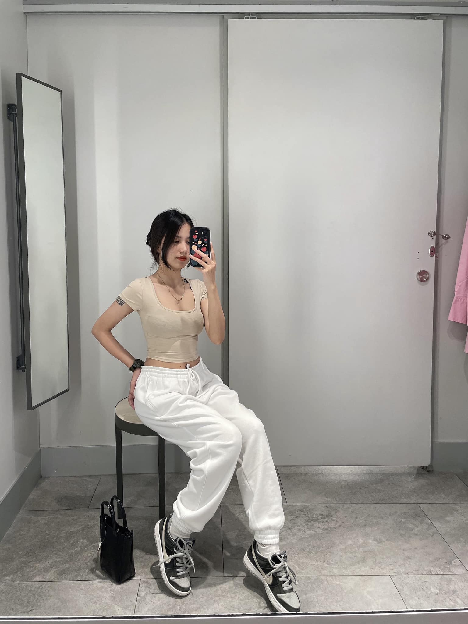 Không hề trùng hợp hơn khi vợ anh Tạ ngoài đời tên Yến, là thanh mai trúc mã, nhan sắc 0 điểm- Ảnh 9.