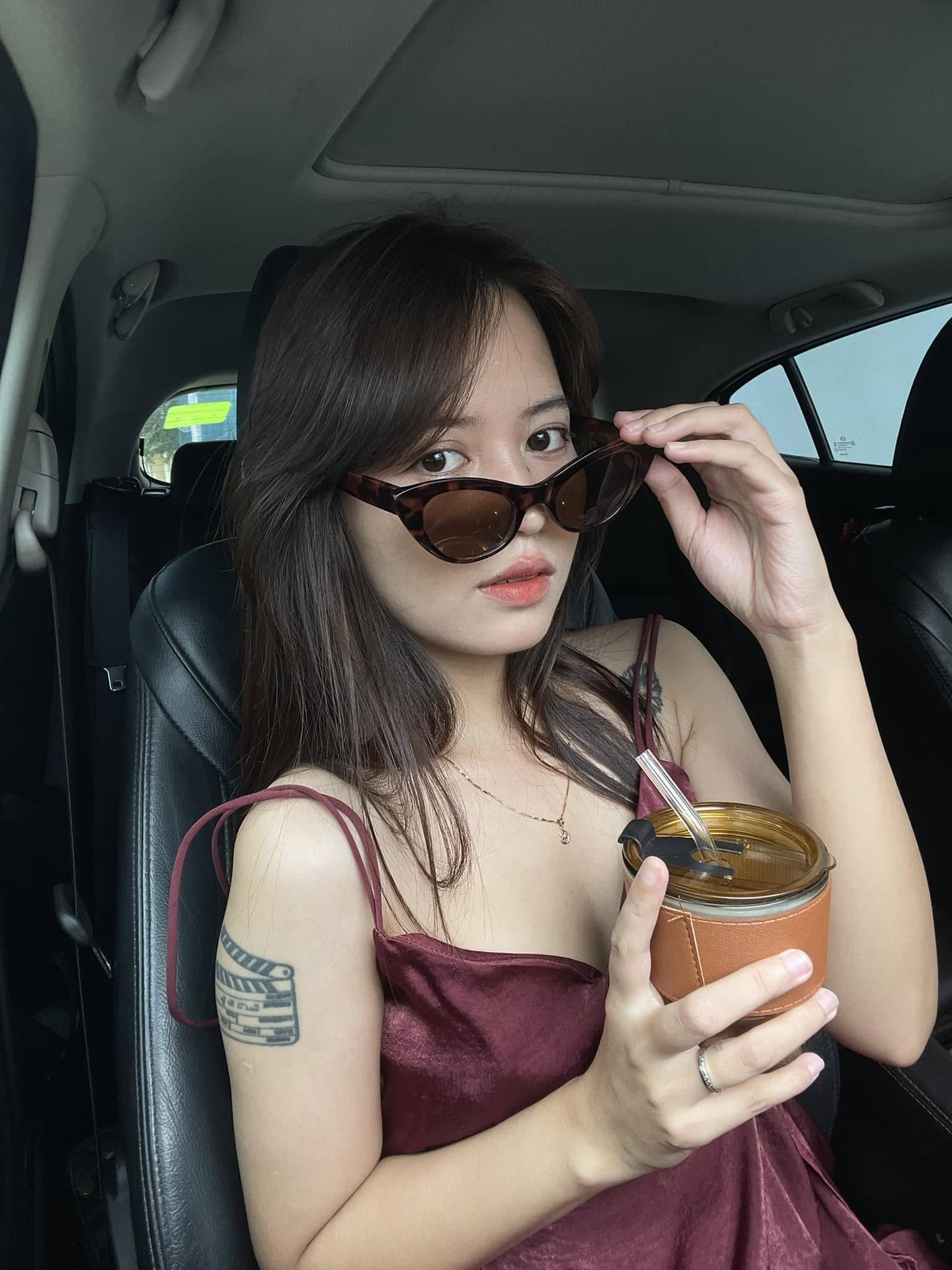 Không hề trùng hợp hơn khi vợ anh Tạ ngoài đời tên Yến, là thanh mai trúc mã, nhan sắc 0 điểm- Ảnh 6.