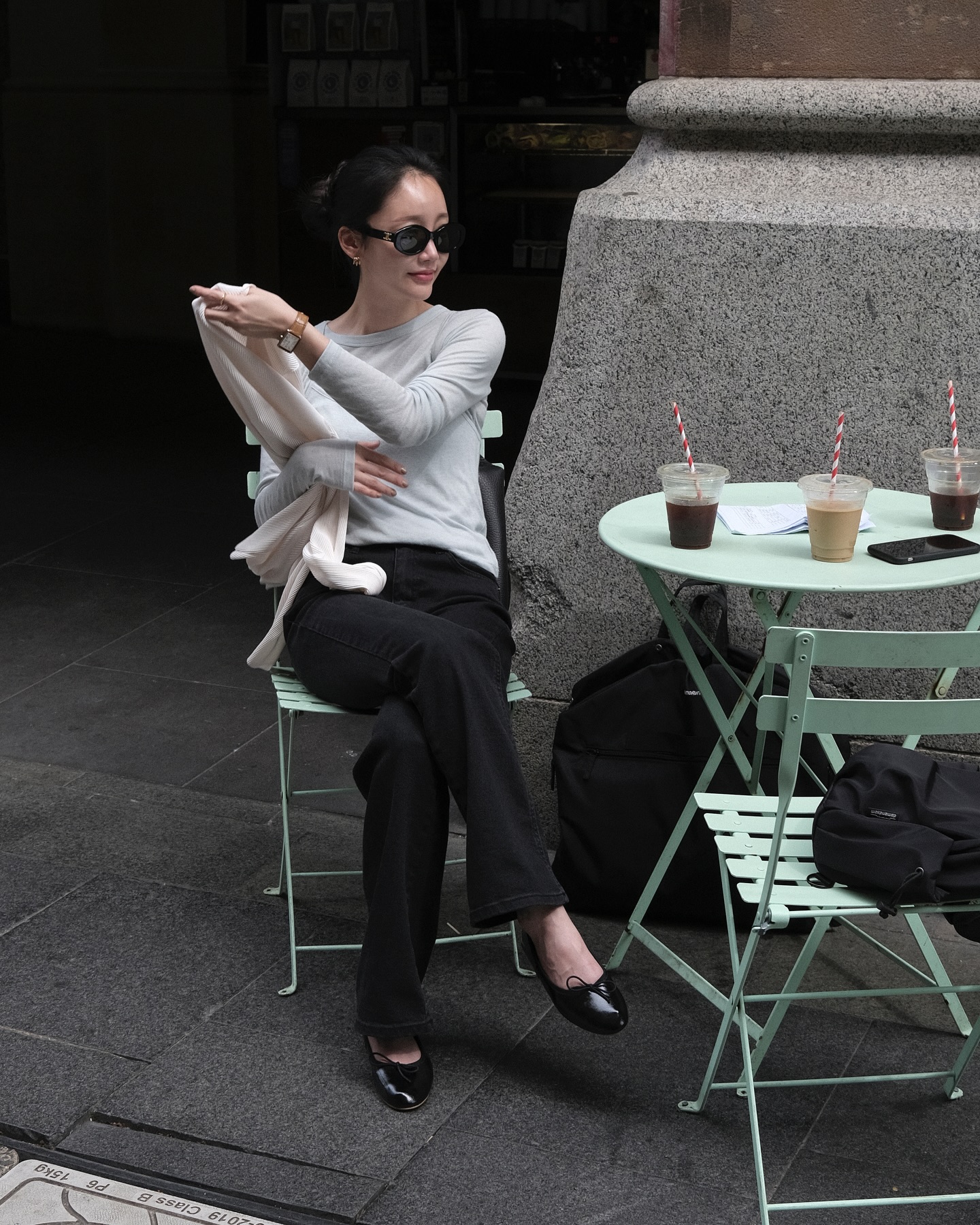 5 kiểu giày bệt thịnh hành nhất thu này, phối với trang phục nào cũng trẻ trung và tôn dáng- Ảnh 2.