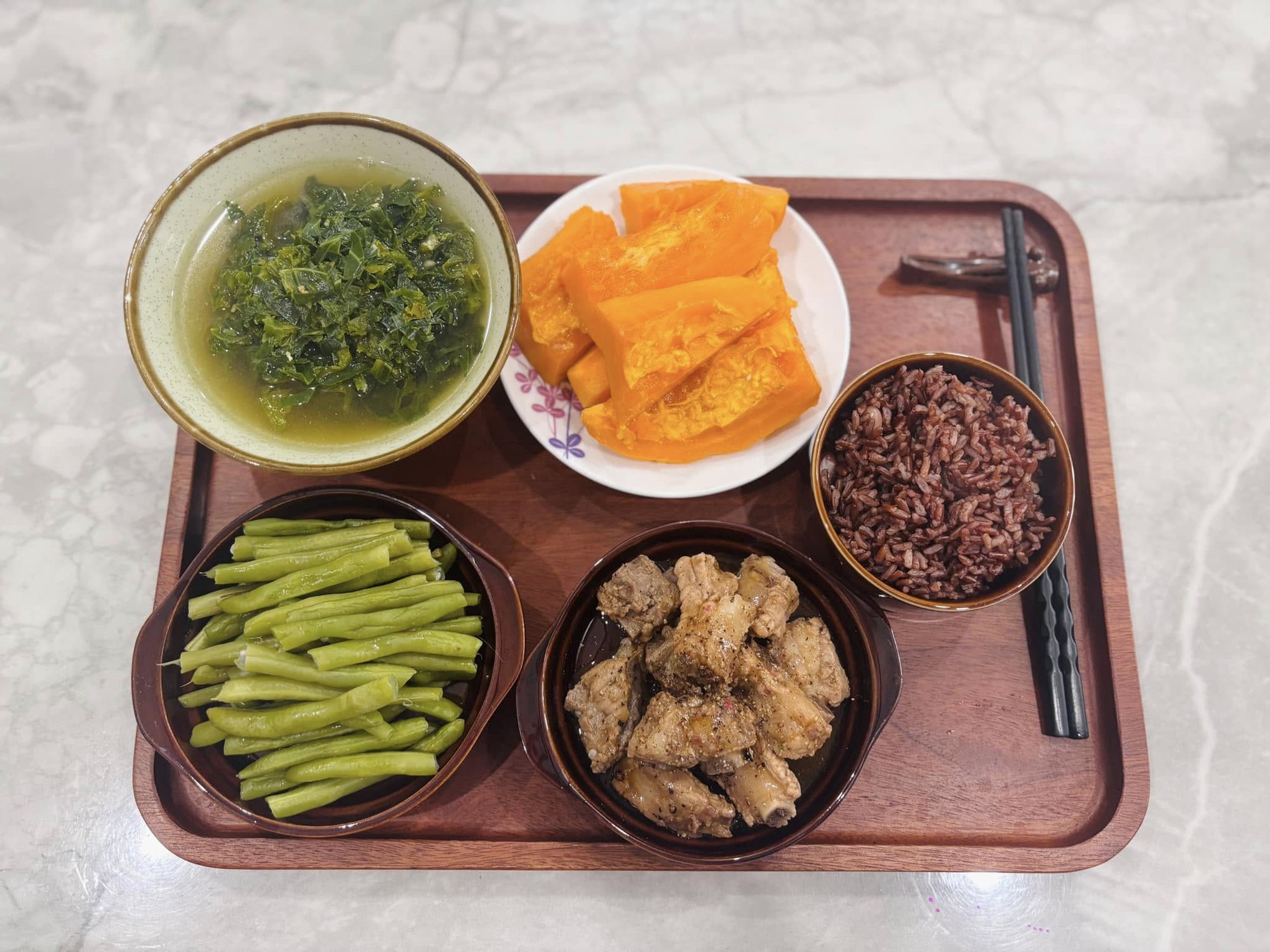 Chị gái nhà người ta: Nấu cơm cữ cho em mà tưởng đâu chị đi thi MasterChef khiến hội "em gái online" đua nhau vào "nhận vơ"- Ảnh 25.