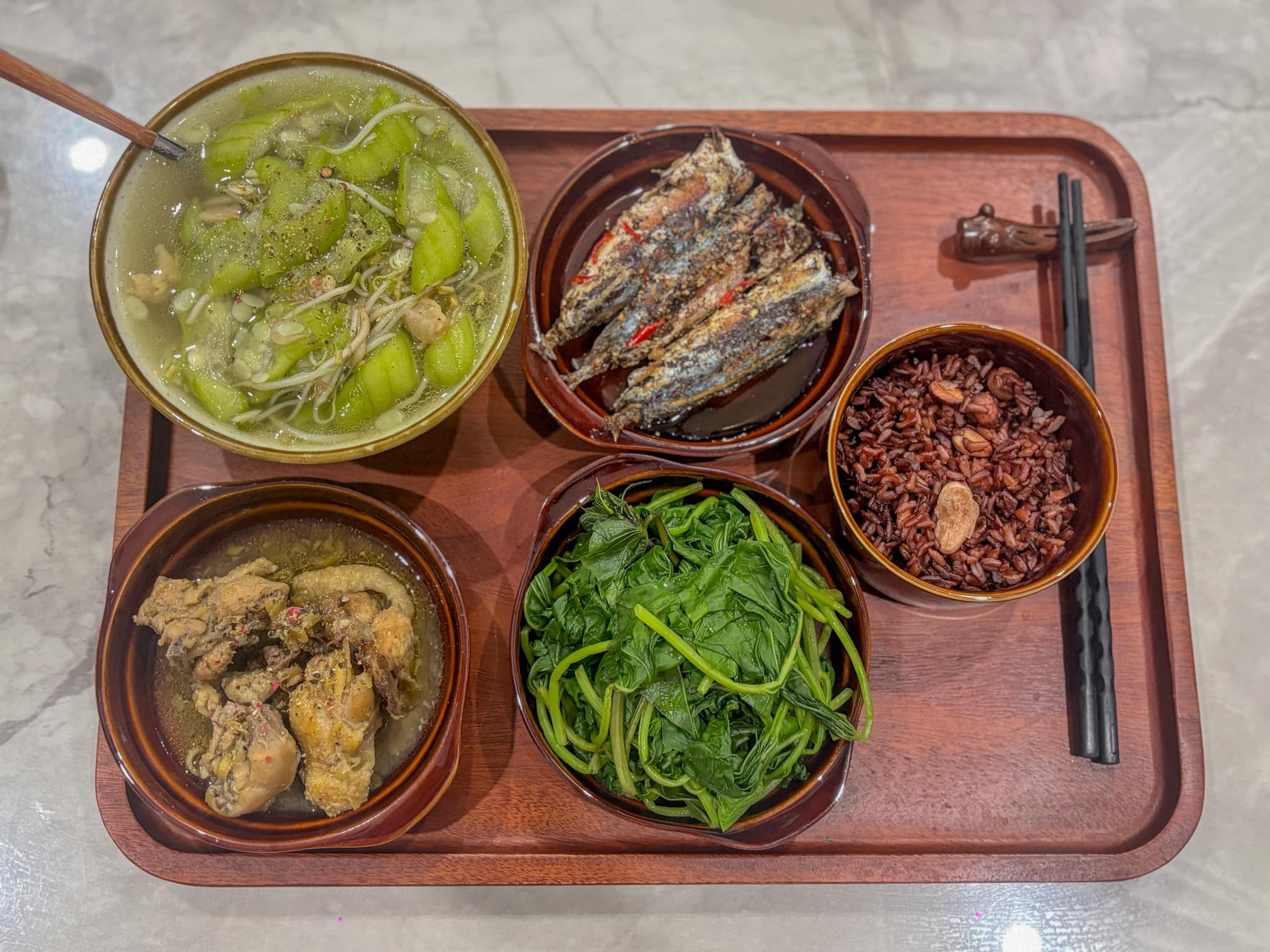 Chị gái nhà người ta: Nấu cơm cữ cho em mà tưởng đâu chị đi thi MasterChef khiến hội "em gái online" đua nhau vào "nhận vơ"- Ảnh 19.
