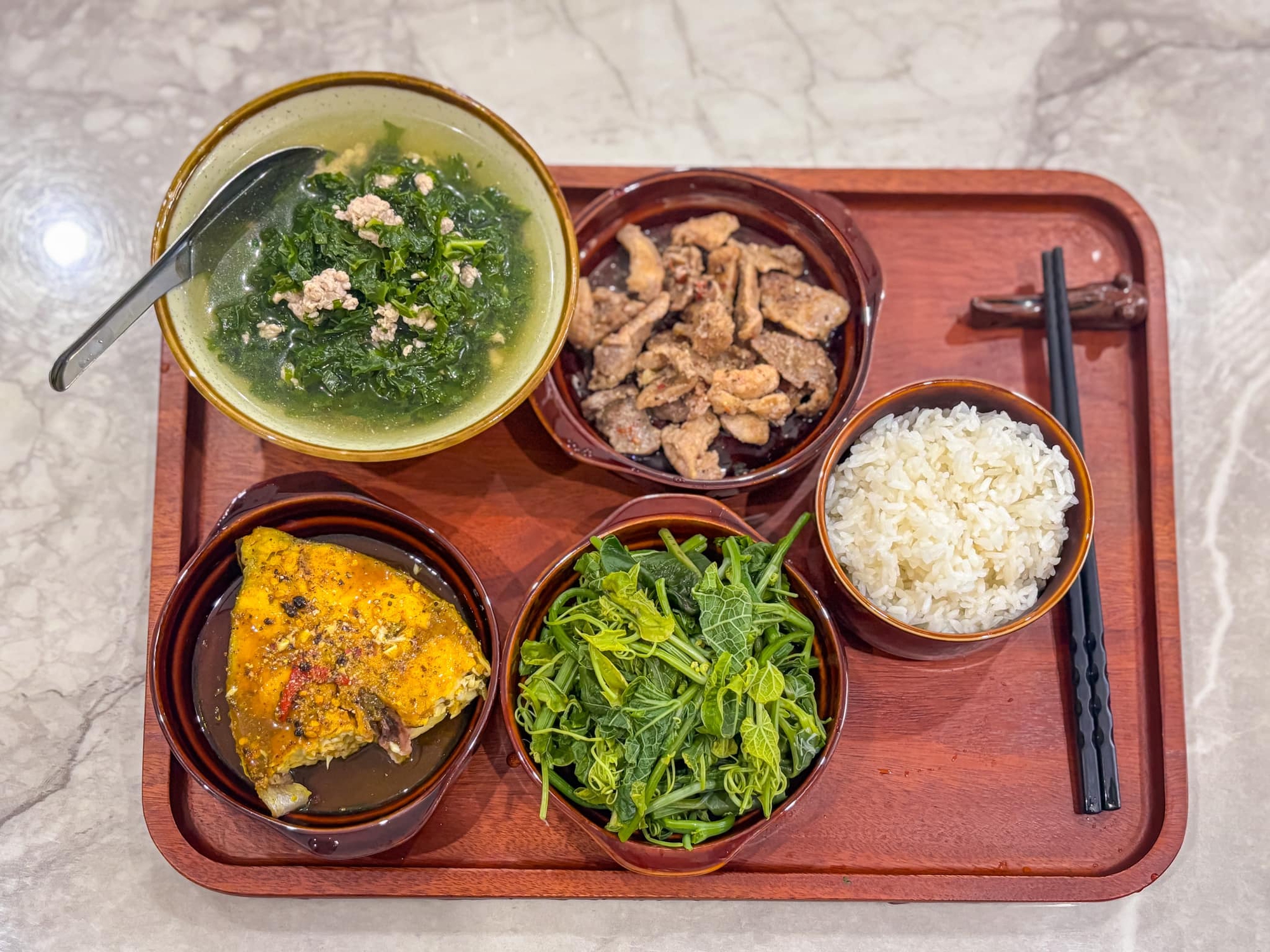 Chị gái nhà người ta: Nấu cơm cữ cho em mà tưởng đâu chị đi thi MasterChef khiến hội "em gái online" đua nhau vào "nhận vơ"- Ảnh 24.