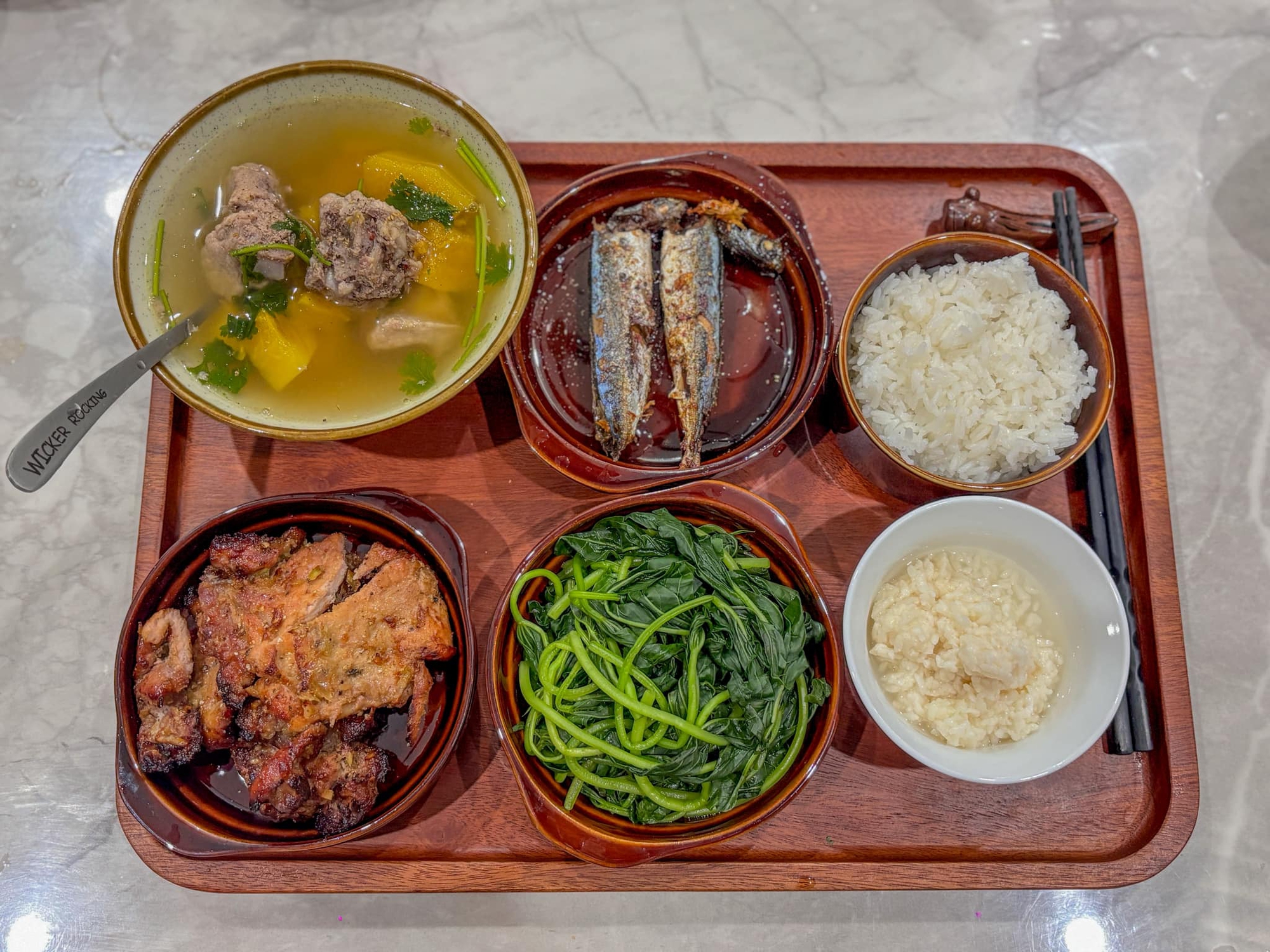 Chị gái nhà người ta: Nấu cơm cữ cho em mà tưởng đâu chị đi thi MasterChef khiến hội "em gái online" đua nhau vào "nhận vơ"- Ảnh 15.