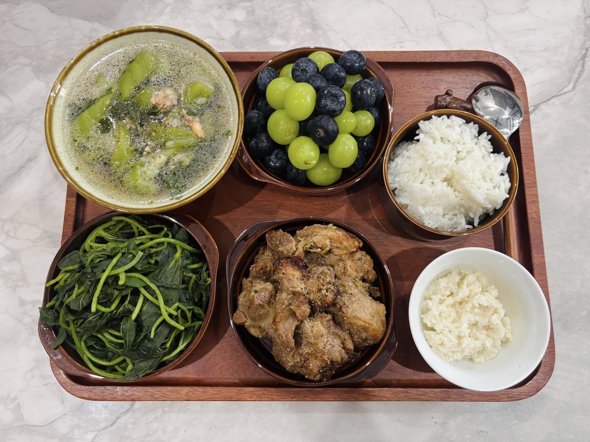 Chị gái nhà người ta: Nấu cơm cữ cho em mà tưởng đâu chị đi thi MasterChef khiến hội "em gái online" đua nhau vào "nhận vơ"- Ảnh 17.