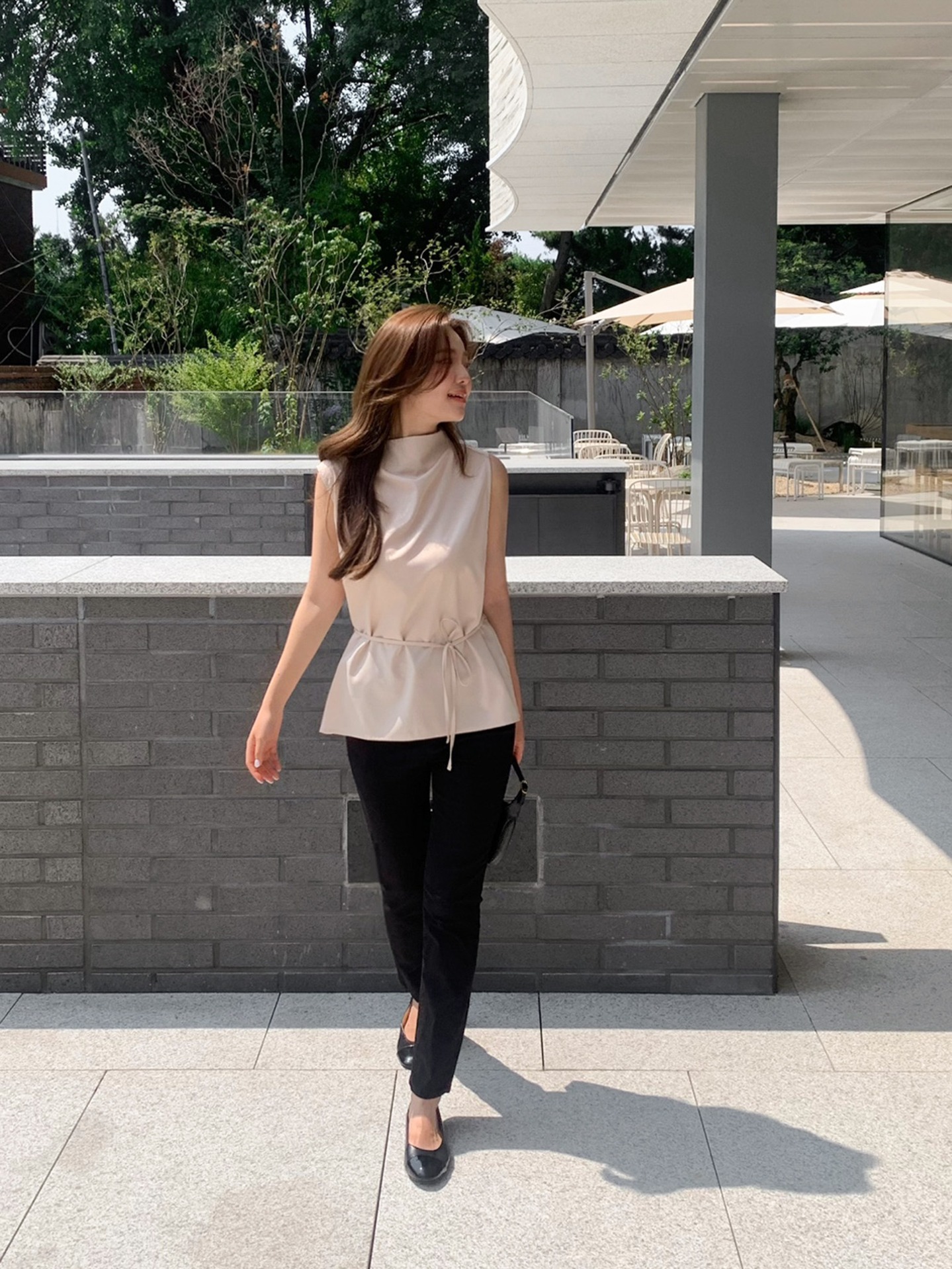 5 kiểu giày bệt thịnh hành nhất thu này, phối với trang phục nào cũng trẻ trung và tôn dáng- Ảnh 1.