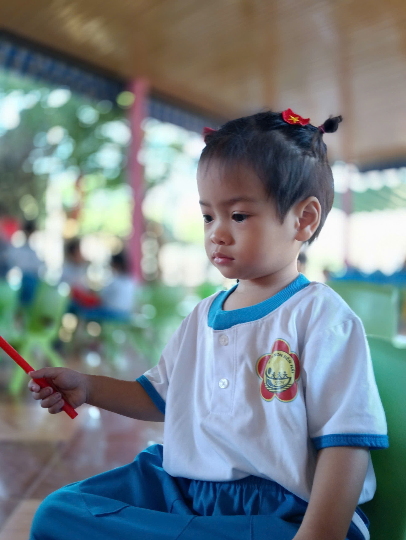 Em bé 2 tuổi ngồi khóc thét bên thi thể mẹ trong Mưa Đỏ- Ảnh 5. Em bé 2 tuổi ngồi khóc thét bên thi thể mẹ trong Mưa Đỏ- Ảnh 5.